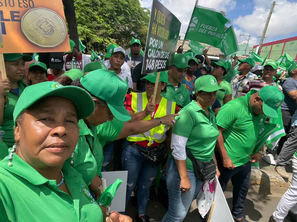 Descomunal Marcha del Pueblo mi estimada Adriana Encarnacion <a href="/SESVIALFP/">SECRETARIA DE SEGURIDAD VIAL</a> #MarchaTrabajadoresFP #MarchaFP #FuerzaDelPueblo #FPComunica <a href="/Sesvialredes/">Miguel Bogaert zona las palmas</a>