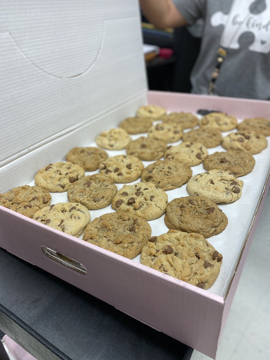 MrsG_Trevino's tweet photo. Our @NISDTimberwilde staff felt the love today from @CrumblCookies! Thank you for #LeadingOurPack
@arcevalerie1 https://t.co/2IsJIEbR50