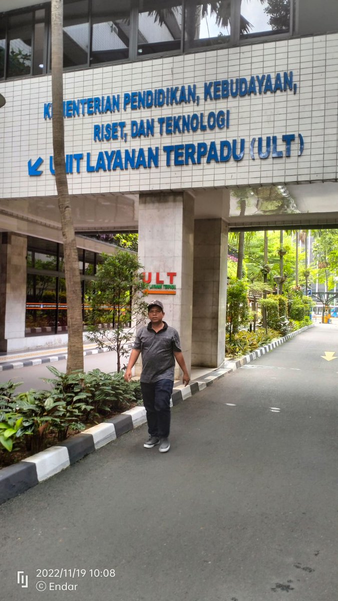 Darto_View's tweet image. &quot;Jadikan setiap tempat sebagai sekolah, dan jadikan setiap orang sebagai guru.&quot; (Ki Hajar Dewantara)

Terus melangkah maju.
Selamat hari pendidikan Nasional

#Hardiknas