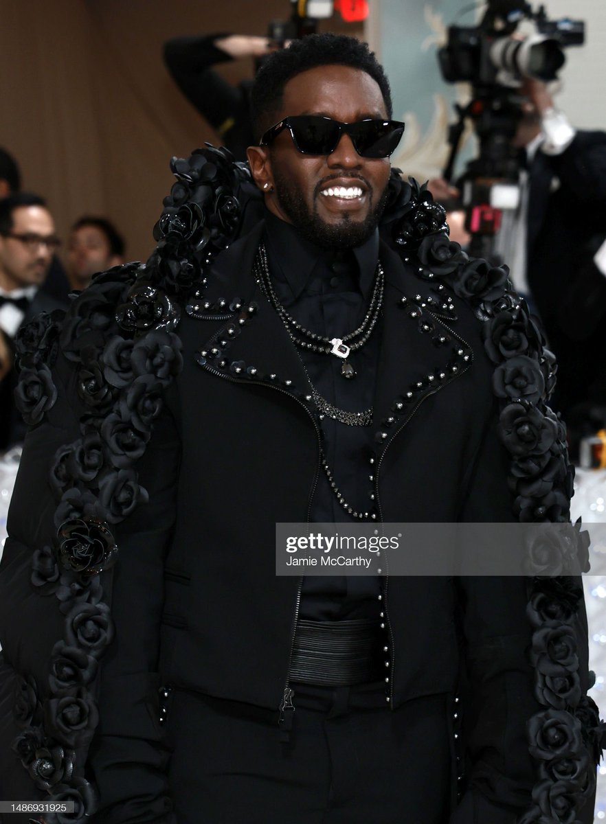 MusicReleased_'s tweet photo. Diddy at the #MetGala https://t.co/LMUhuqw4aN