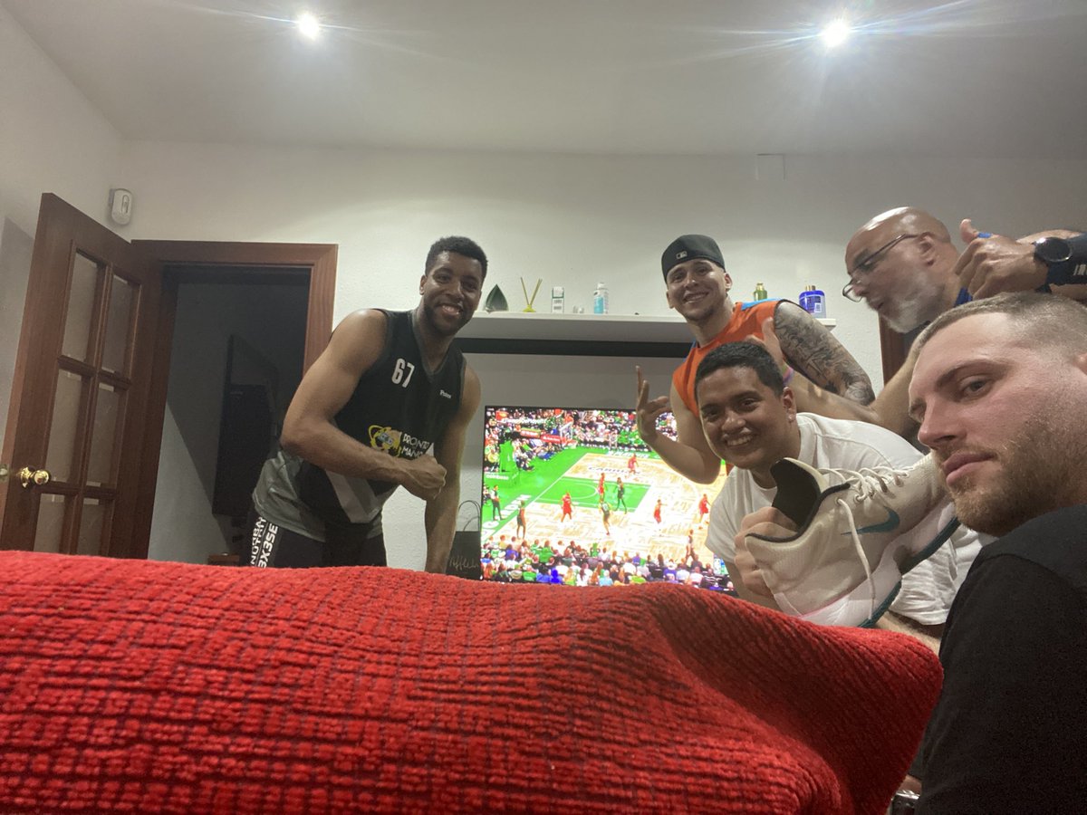 SCoffi17's tweet photo. #TiempoDePlayoffs https://t.co/5H6DQCROqh