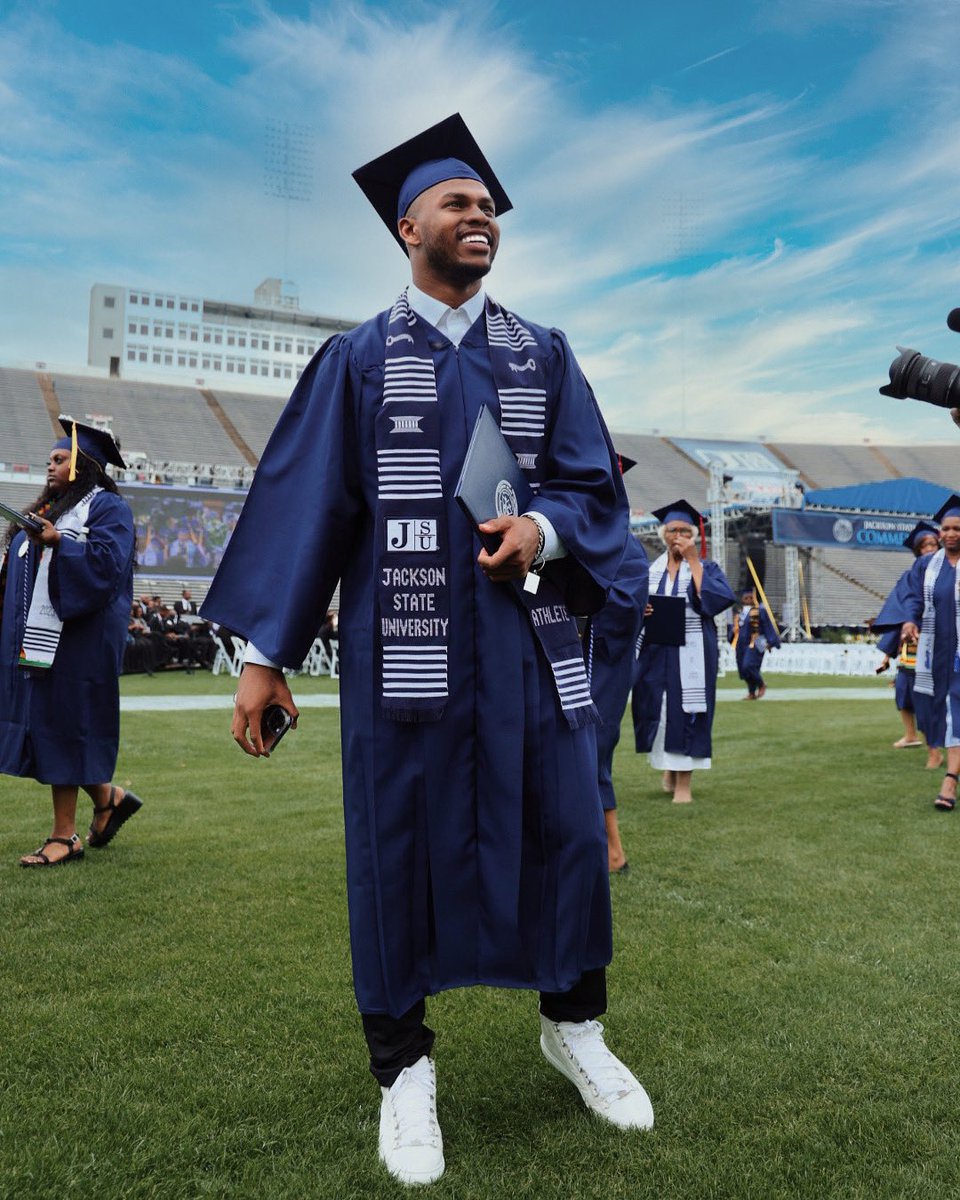 #THEEILOVE I’m Extremely Grateful for my experience here at Jackson State ! Ain’t nun like a HBCU , Thank y’all for all the Love and Support #BIG21 #Headachegang™️ CEO ( 📸 @francoisvisuals_ )