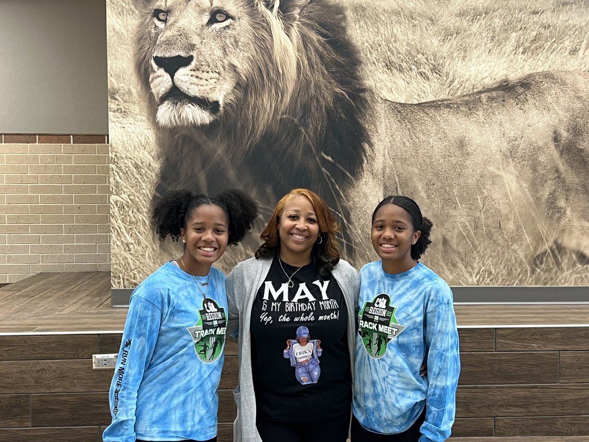 AP_Bogarty's tweet photo. I am so proud of these young ladies! It is such an honor to serve these scholars! They are thriving academically and in athletics! Keep #defendingtheDEN 🖤🤍🖤 https://t.co/oeDF4rPbLB