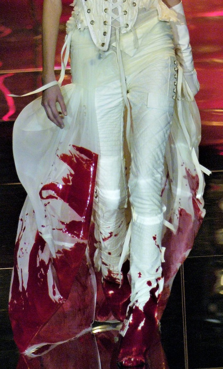 starzlumax's tweet photo. next met gala theme should be horror #MetGala https://t.co/y89HZ2QyXA