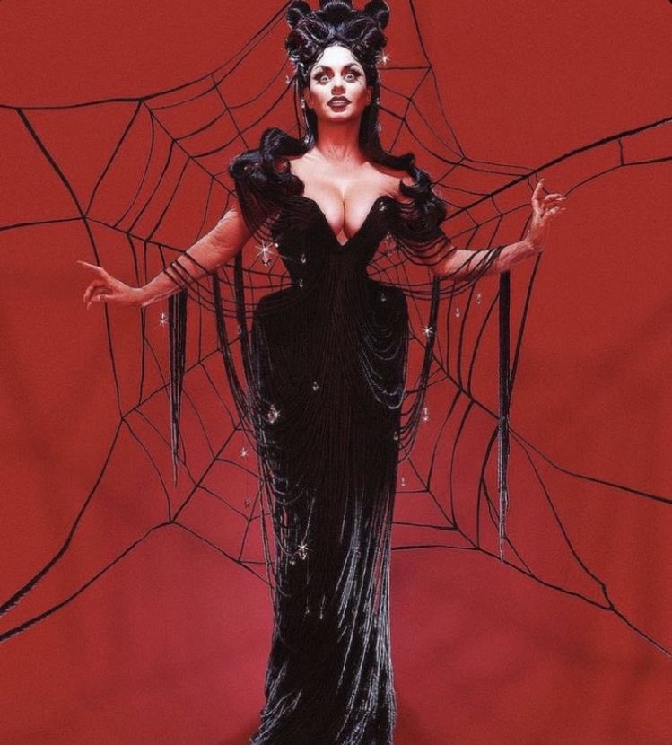 starzlumax's tweet photo. next met gala theme should be horror #MetGala https://t.co/y89HZ2QyXA