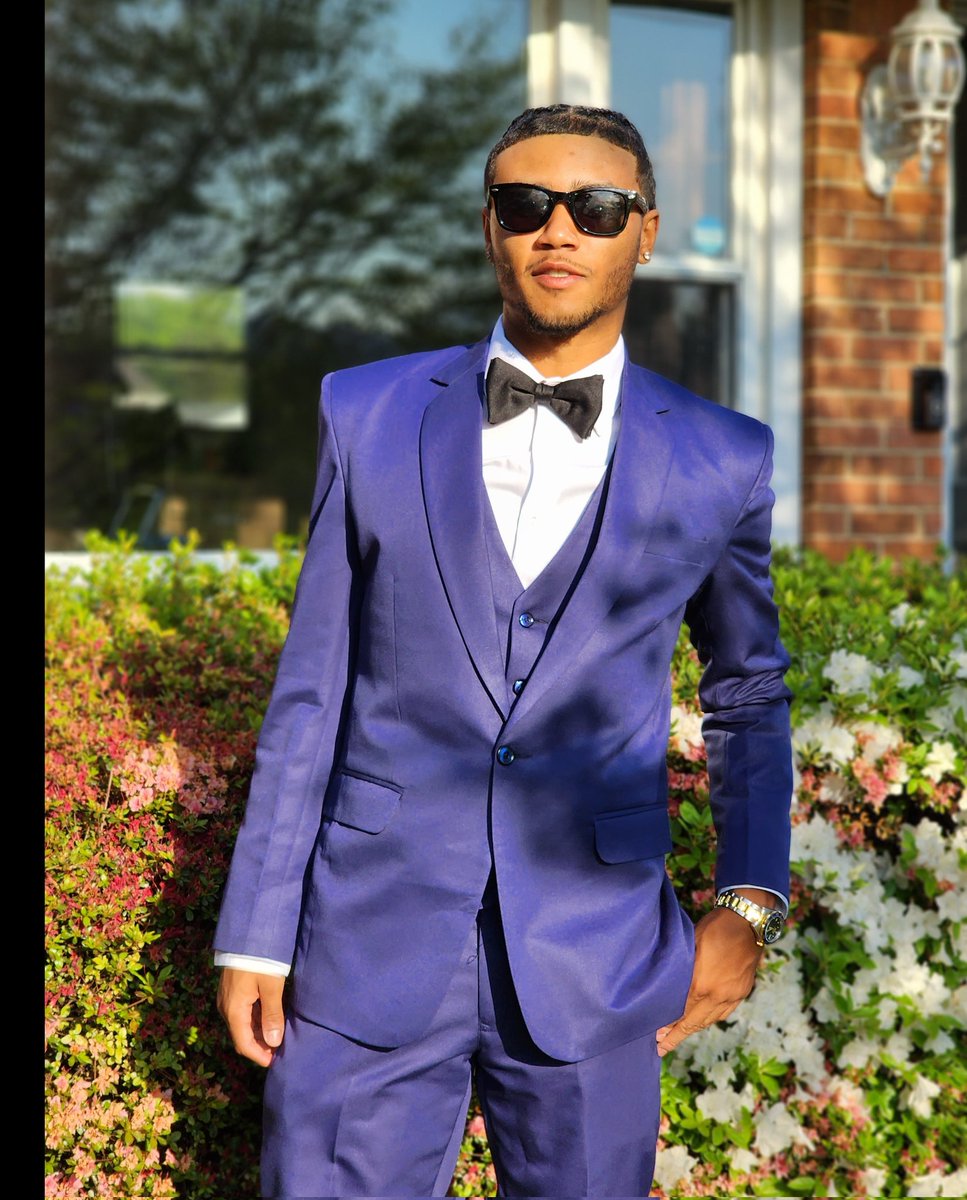 3jamiefinance's tweet photo. Prom ready #Classof2023 https://t.co/E3QmQKJz5H