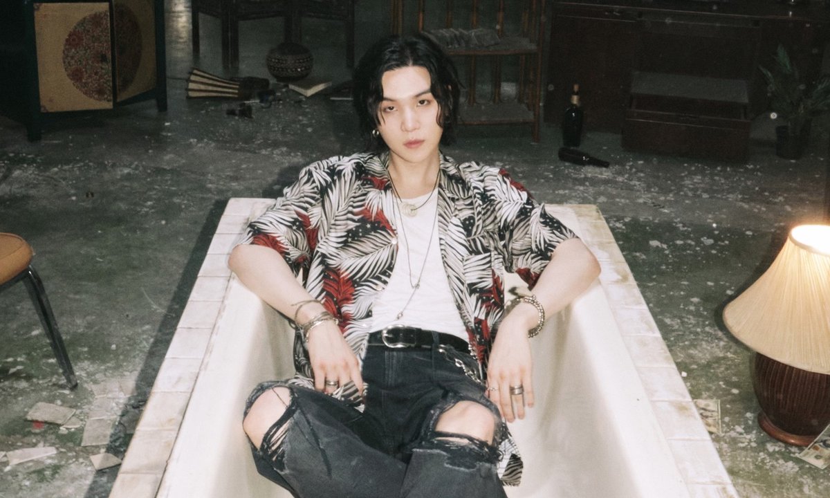 Jeff__Benjamin's tweet photo. Congratulations to Suga of @BTS_twt who debuts at No. 58 with "Haegeum" on this week's @Billboard Hot 100

It's his highest-charting entry as Agust D and as the sole artist. Previously, "Girl of My Dreams" by Juice WRLD featuring Suga peaked at No. 29 on the Hot 100 https://t.co/ATUS3rYnvi