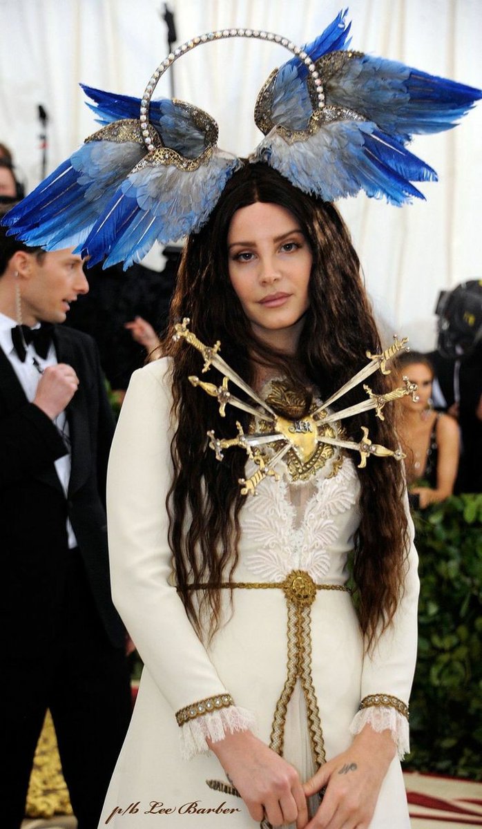 . on Twitter "Prohibido olvidar a Lana del rey en la Met Gala 2018 