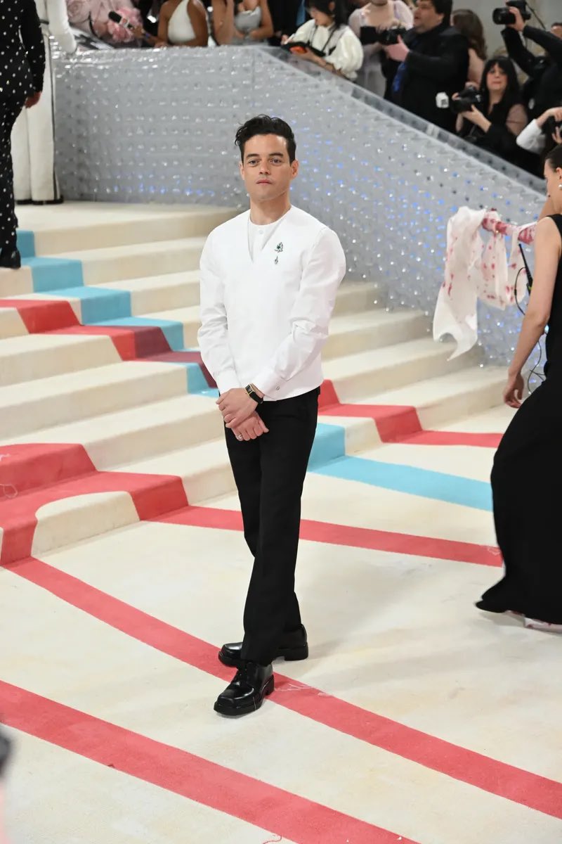 estilotabasco's tweet photo. La alfombra roja de la #METGala  2023 ya está aquí. Este año, el Museo Metropolitano de Arte de Nueva York celebra la exposición ‘Karl Lagerfeld: A line of bauty’ https://t.co/WWA7zISAKG