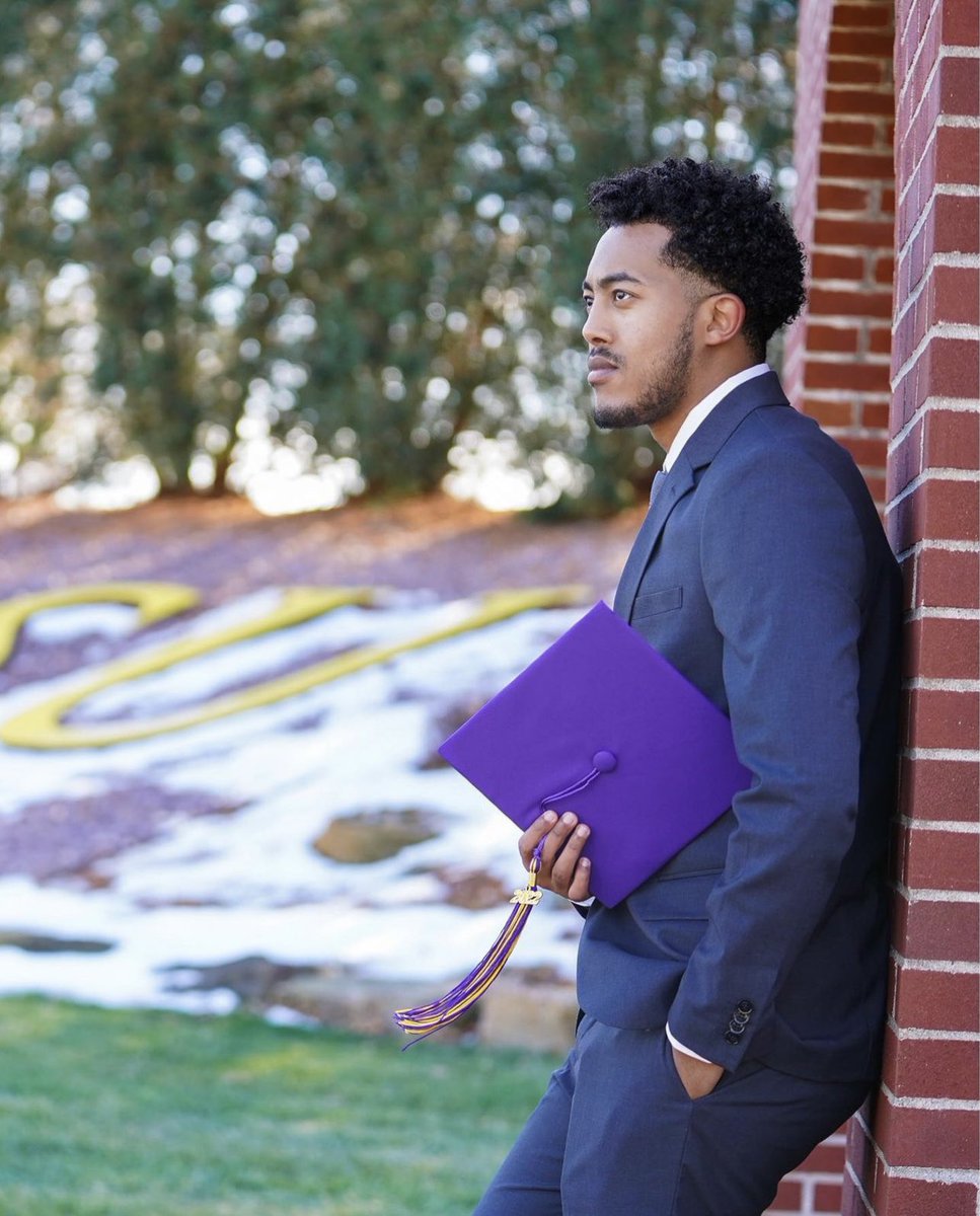 MNSUMankato's tweet photo. It's time to say goodbye to your textbooks, and hello to your diploma. 📚🎓 Congratulations to all of our graduates, here's to class of 2023! #MavGrad2023 #MavGrad https://t.co/HvPeXgeovo