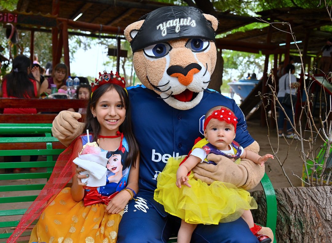 yaquis_oficial's tweet photo. 🥳Este fin de semana nuestra mascota 🐾Yaco el Puma visitó la Laguna del Náinari para felicitar a todos los Niños en su Día🎈🎉🧸🍭 #PuroYaquis #MiEquipoMiGente https://t.co/hWiPthNa5M