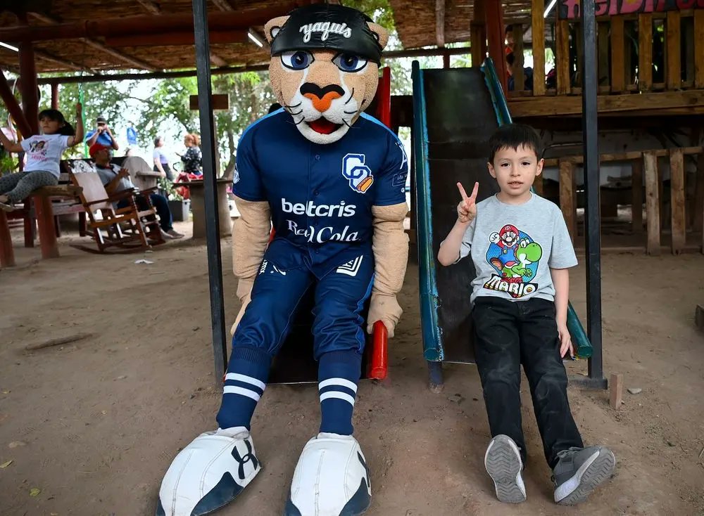 yaquis_oficial's tweet photo. 🥳Este fin de semana nuestra mascota 🐾Yaco el Puma visitó la Laguna del Náinari para felicitar a todos los Niños en su Día🎈🎉🧸🍭 #PuroYaquis #MiEquipoMiGente https://t.co/hWiPthNa5M