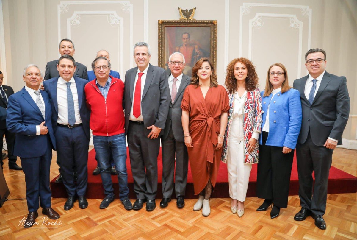 GA_Jaramillo's tweet photo. En cabeza del Sr. Presidente @gustavopetrourrego tomé posesión de manera oficial como Ministro de Salud @minsaludcol 

Somos parte del Cambio que necesita Colombia. https://t.co/SbK94V6P4t
