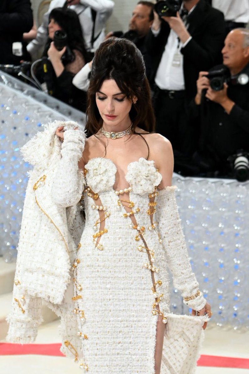 thiegonovais's tweet photo. Acho a Anne Hathaway uma das mulheres mais lindas do mundo e falo muito sério. https://t.co/d6Iuo3rn37