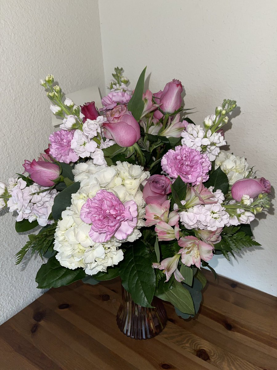 Thanks so much for this beautiful bouquet! I adore being gifted flowers. And @Social_Flowers made it so easy for both parties info to be kept private. What a way to make a good impression 💗