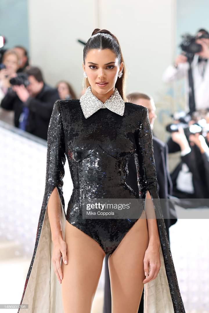 lovessswt's tweet photo. YOU’VE JUST BEEN KRISSED!

#MetGala https://t.co/ToNftHB22e