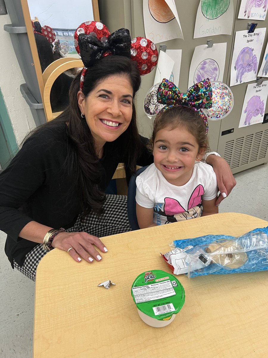 FlagamiSchool's tweet photo. Happy Principal Appreciation Day and Happy RETIREMENT to the ONE &amp; ONLY Ms. Mason.  Thank you for 35 years of service, dedication and love to the students of M-DCPS. ❤️❤️🦊❤️❤️ @MDCPS @MDCPSCentral @MjLewis13 @MsSwainCRO #PrincipalAppreciationDay https://t.co/H6QfaBXrsQ