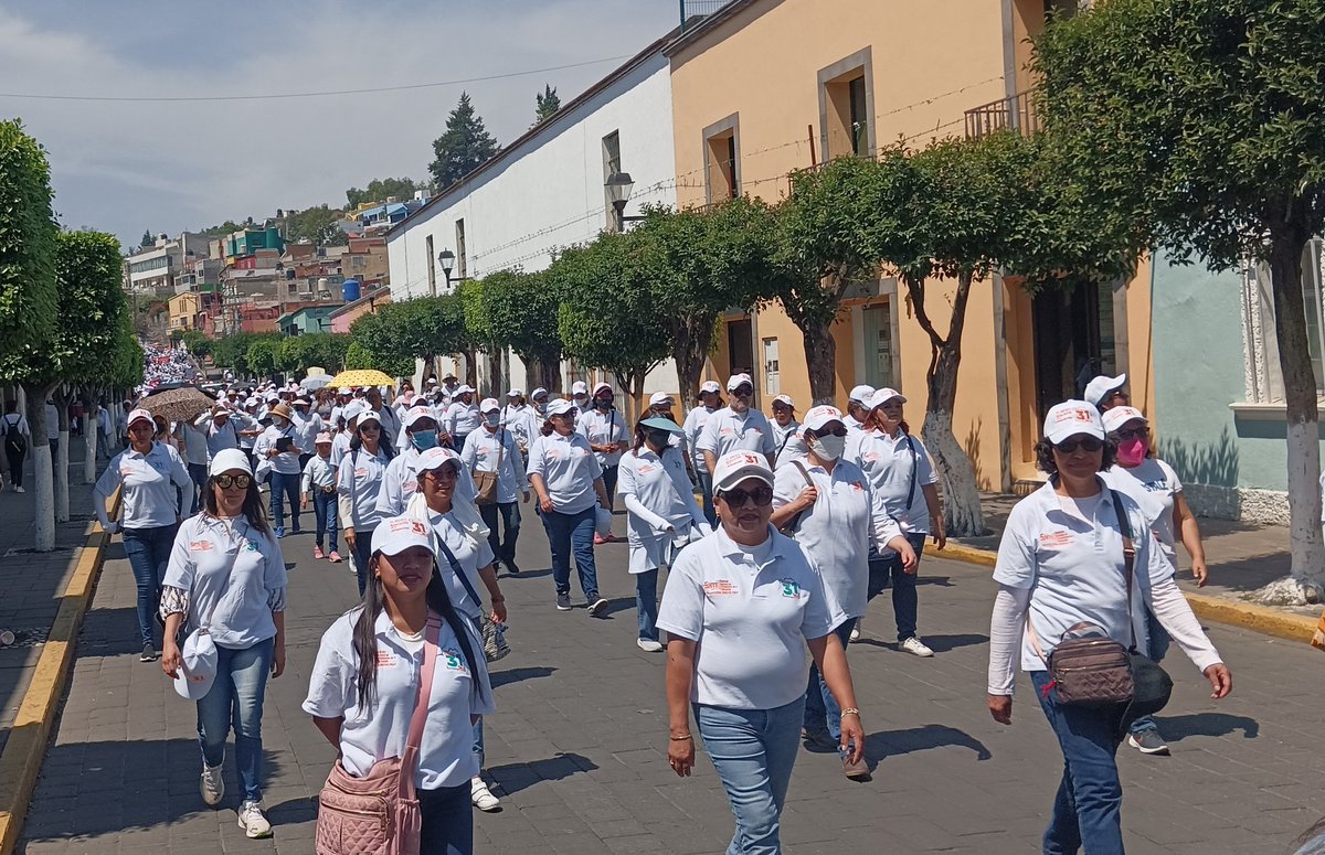 maryzv's tweet photo. ¡Así se ve la unión de un #MagisterioFuerteYTransformado!
Un año más salimos a las calles de #Tlaxcala en defensa de nuestros derechos. #CutbertoChavez #Snte
¡Gracias a toda nuestra #Sección31 que se sumó! #Seccion31 #Tlaxcala 
@NSaanni @XICOHTENCATL07 @alfredova_sa https://t.co/HVzuoVpKUD