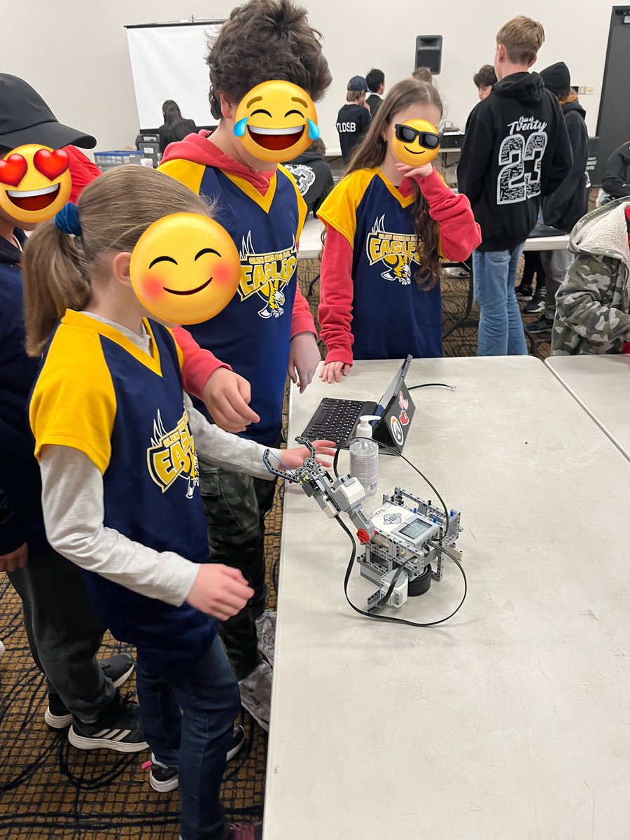 glenshieldsps's tweet photo. Congratulations @glenshieldsps that participated in #OntarioSkills today. Thanks to @YRDSBPathways for supporting schools in preparation for this event. #YRSC #JrTech #IntTech #JrRobotics
@rdennisstam @FBoutanos https://t.co/gZFqcwtRQF