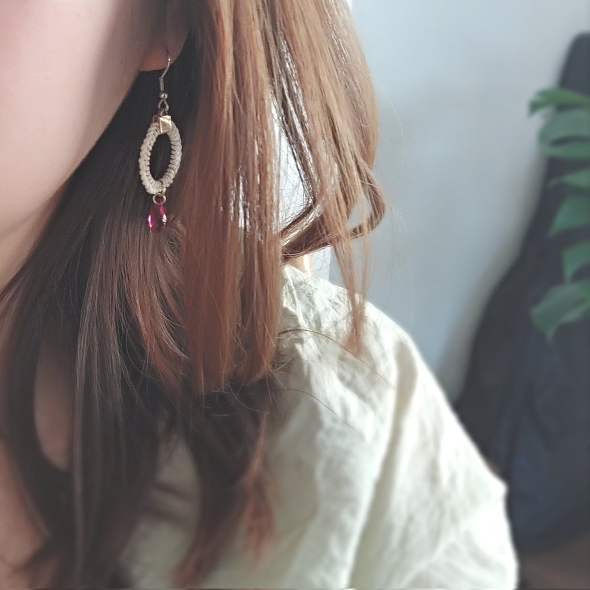 tsuna719g's tweet photo. 今日はたまちゃん(@m10egg)のピアス♡このピアスが合う季節になってきた🌿.∘
 
このピアスはアシメなので反対側は違うデザインです🙌 ̖́- https://t.co/4aBK9V6NpG