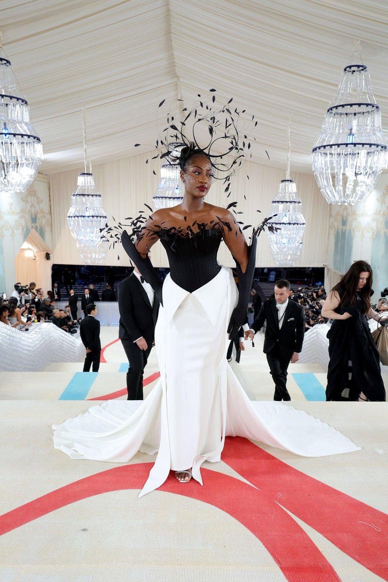 popcultureshub's tweet photo. Tems at #MetGala https://t.co/KigJQiNkHu