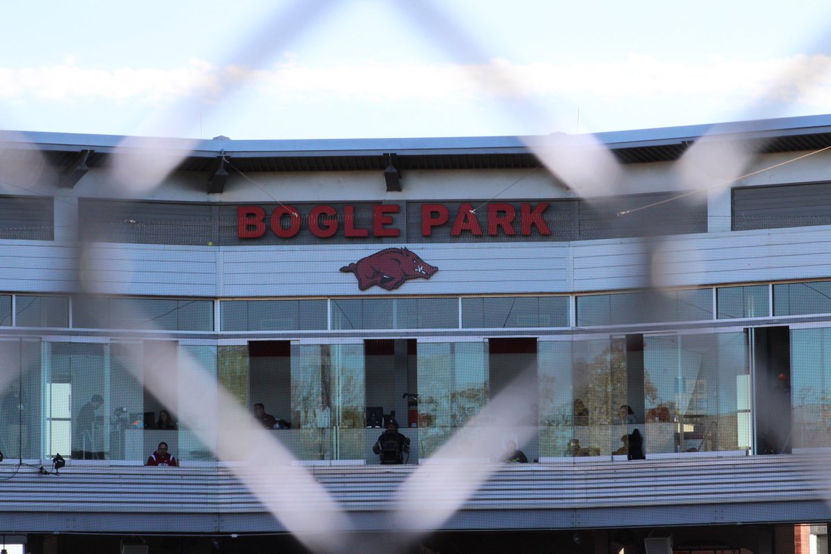 sydneyea_14's tweet photo. Perfect night to be at Bogle Park! 😍❤️ #WPS #BogleBerm #RazorbackSoftball https://t.co/am67HWiQGR