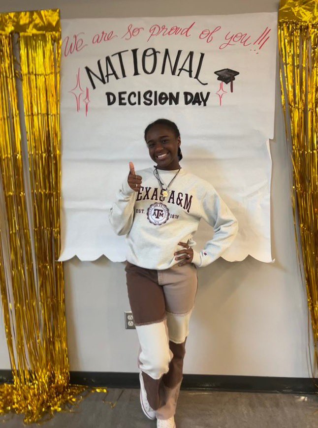 Senior Arisa is headed to @TAMU 👍🏾congratulations 🎉  #NationalCollegeDecisionDay #senioryear #classof2023