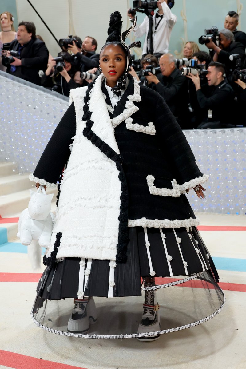 usatodayent's tweet photo. Janelle Monáe never disappoints. This is her #MetGala. https://t.co/DWHwBnH7v0

📸: Getty https://t.co/4aqLx7YZU0