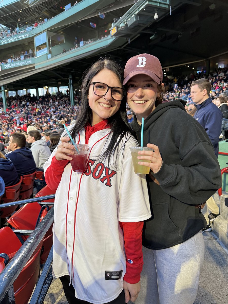 margalosmadien's tweet photo. ⁦@Bartesian⁩ ⁦@MLB⁩ ⁦@AramarkSports⁩ new margaritas in the Dugout Box at Fenway Park ! Inseat dining keeping you in the game https://t.co/G3PrybOD25