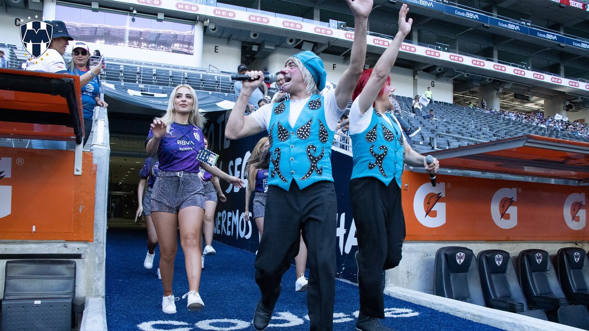 ¡Llegaron @LosChicharrines a la Casa Rayada para continuar la diversión en este #DíaRayadosKids!🤩🏟️💙

¿Cómo la están pasando, Familia Rayada? 🫶🏼