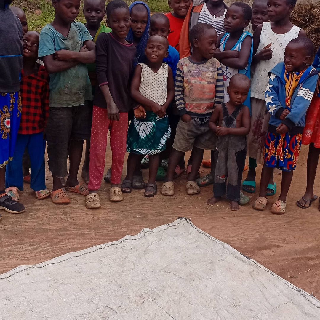 WelcomeHom4591's tweet image. We are taking care of over 50 kids and the others are at school right now and these ones are home cause we had less money so we took those in sensitive classes