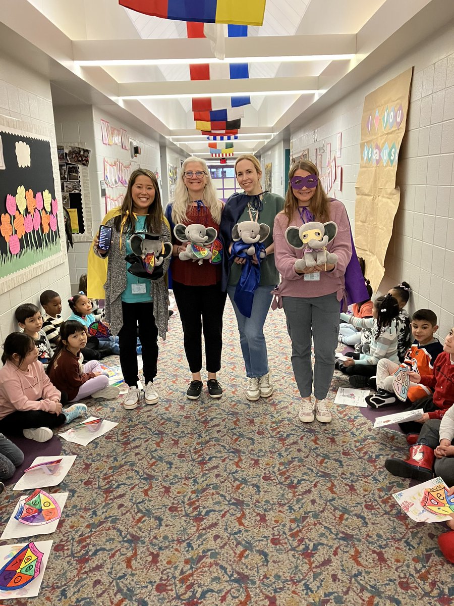 MBEMUSTANGS's tweet image. Our Kinder Mustangs celebrated Mabel’s graduation from vowel school today! 🎉💜💚 #mustangproud