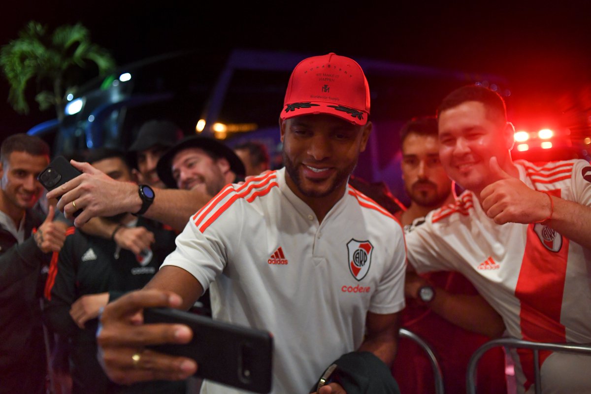 RiverPlate's tweet photo. 📍🇧🇷 Vayas a donde vayas ⚪️❤️⚪️
