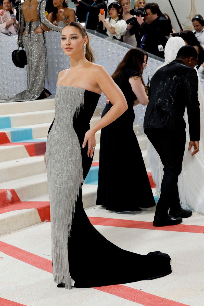 Madelyn Cline at #MetGala