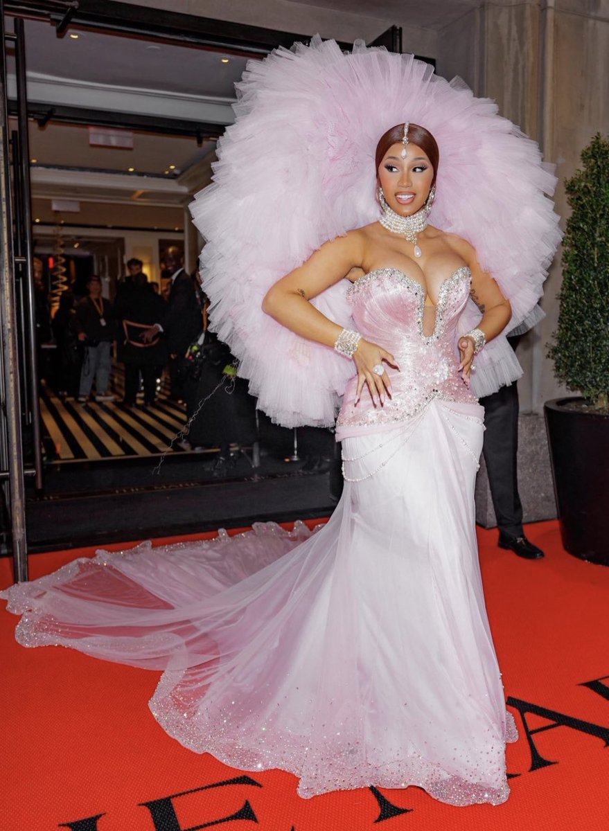 Neesee_K's tweet photo. Cardi said "hold up, wait a minute, y'all I thought I was finished" #CardiGala https://t.co/dFVQJIphat