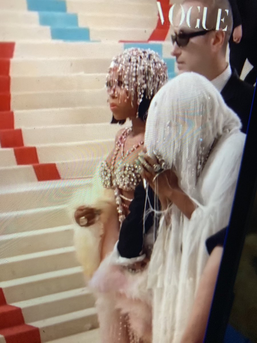 VNixie's tweet photo. I have sooooo many questions. #MetGala #MetGala2023 https://t.co/nx8hxkKDPd