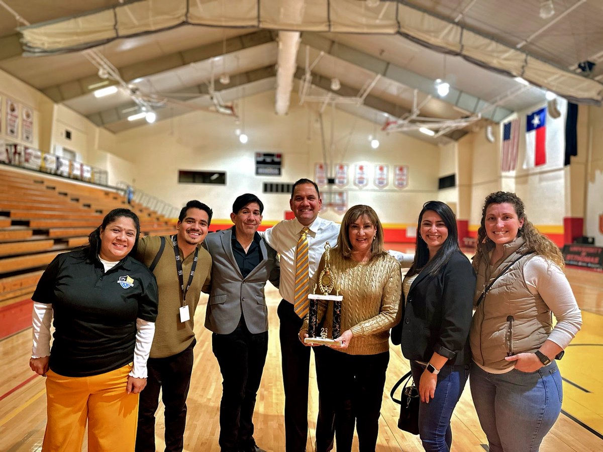 ryssecacademy's tweet photo. Happy Principals' Day to our fearless leader, Noelia Longoria! Your unwavering dedication, strong leadership, and constant encouragement have pushed us to new levels of success. We want to express our gratitude for all that you do and for your commitment to our Panther Nation. https://t.co/vAXOiClMzN