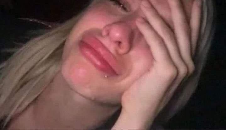 _xmemes's tweet photo. Quero piercing, cílios, unhas, comprar roupas, sair e não tenho 2 reais! https://t.co/bjLs8NVkLG