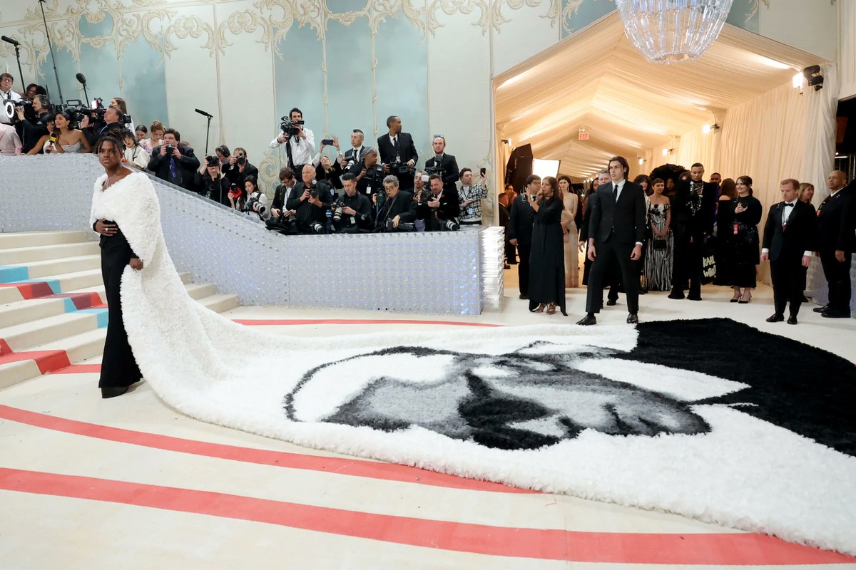 Trend__Fashion's tweet photo. Everyone else can go home now. This is our winner #MetGala #MetGala2023 https://t.co/mN0y8GJ1RM
