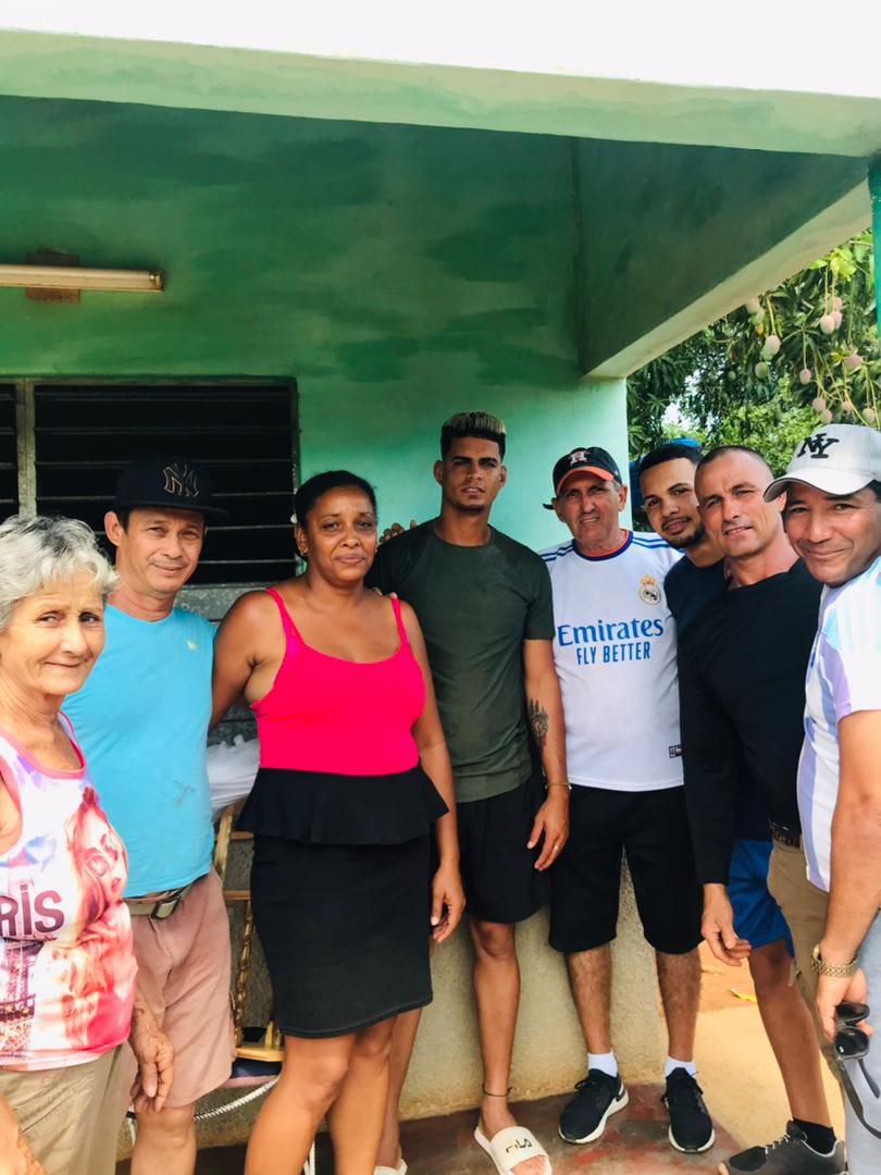 ✍Recibe el movimiento deportivo aguadense al pelotero ⚾️ Luis Alejandro Serpa quien participó en los 5to juegos del ALBA alcanzando la medalla de bronce .
#1eroDeMayo #JuegosDelAlba2023 
#CienfuegosXMásVictorias