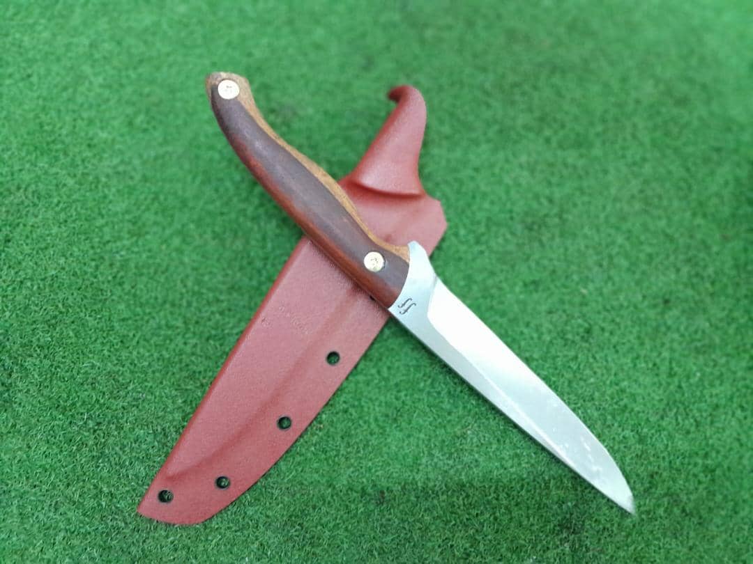 NasharuddinP's tweet photo. PISAU TANJUNG

DETAIL DAN SPEC
Bahan : SUP9a Carbon Steel
Bahan hulu : Rengas 
Saiz hulu : 5 inchi
Saiz mata bilah : 7 inchi
Sarung : Kydex meroon
Jenis kemasan : Kilat
Berat : ... g + -
Tebal : 4.5mm +-
Harga : RM 200 siap pos
kecuali sabah sarawak + RM15
https://t.co/03KOoaJ7jh https://t.co/tz1IovDanE