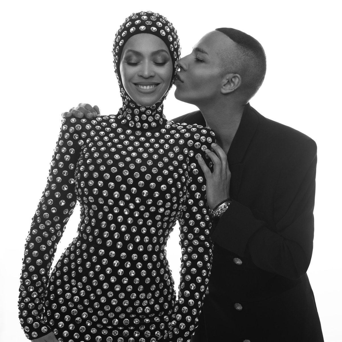 Olivier Rousteing, diretor criativo da Balmain, chegou no #MetGala sem a Beyoncé. 🥲