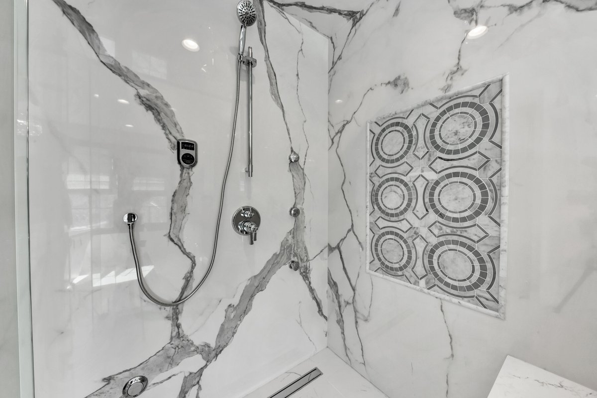 RenosReborn's tweet photo. WENTWORTH // Take a look at the incredible tile work our team completed in the new walk in shower in this Wentworth master ensuite.
https://t.co/9mYfIwy0I8
#ensuite #bathroomrenovation #renovationproject #homeimprovement #diy #yyc #yychomes #yyclife #calgary #calgaryhomes #bath https://t.co/4rlVLqhxY2