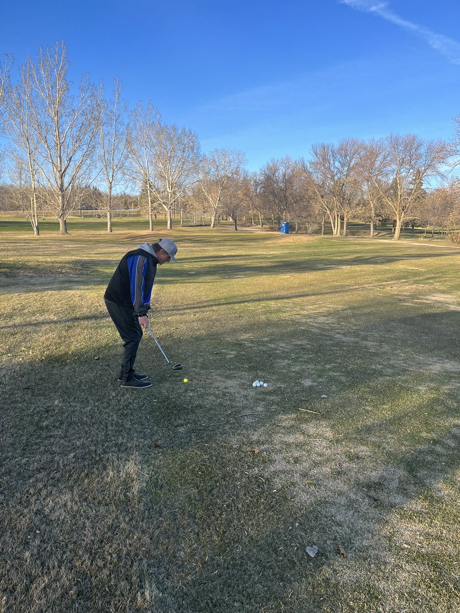 brianpalmer1980's tweet photo. @maxpalmergolf not satisfied with wedge game today. Out practicing to get better each day. https://t.co/wurxFBo9oM