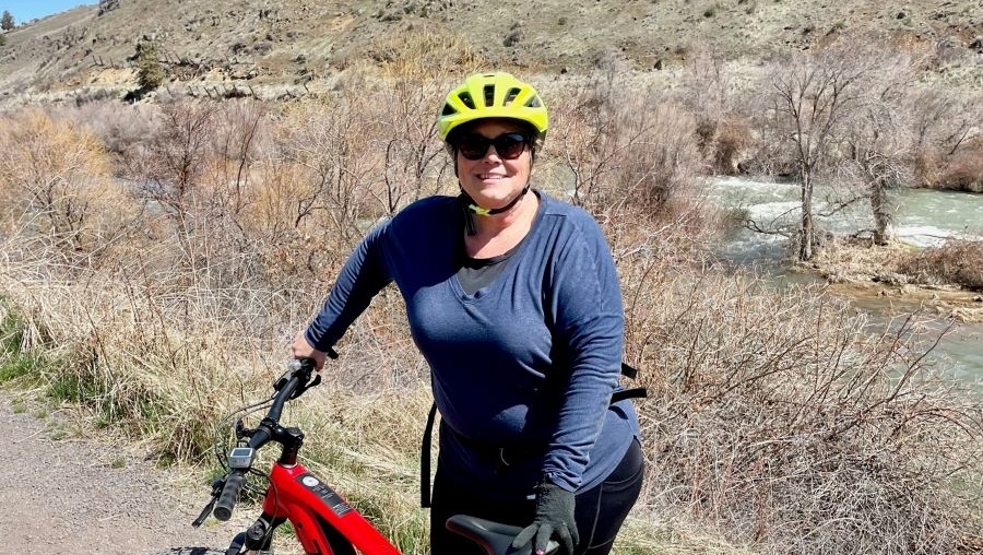 Steve and I had a blast riding the e-bikes on the Link trail in Klamath Falls, Oregon. #ZachsBikes #KlamathFalls 
#explore #adventurer #adventuretravel #bike #mountainbike #greatoutdoors #bikemore #womenwhoexplore #getoutsidemore #cycle #ebike #wanderwithwonder #travelwriter