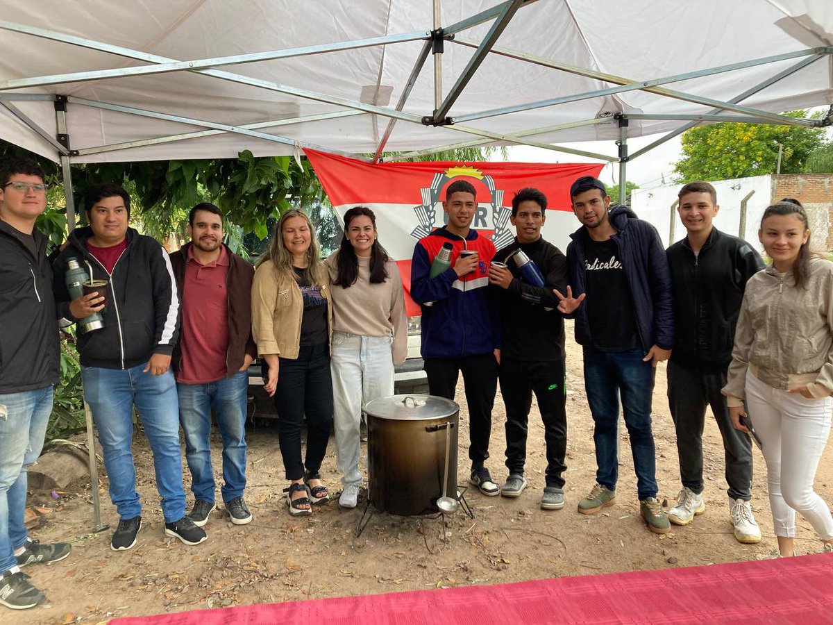 valeriapavonok's tweet photo. Festejando el día del trabajador compartimos un rico locro junto a los vecinos del barrio Laguna Brava y San Geronimo 📍 https://t.co/vsFd9DSPzT