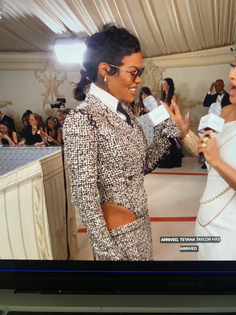 VNixie's tweet photo. I’m trying to figure out how I can not like a look and still think they look amazing….#MetGala  #MetGala2023 https://t.co/2t414t36r6