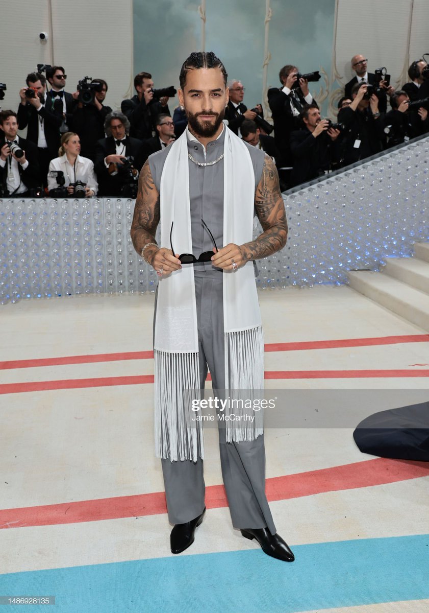 andycabrerah's tweet photo. Expectativa | Realidad 
@sanbenito | @maluma 
#MetGala  #MetGala2023 #AlfombraRojaE https://t.co/vDL9TyTO23