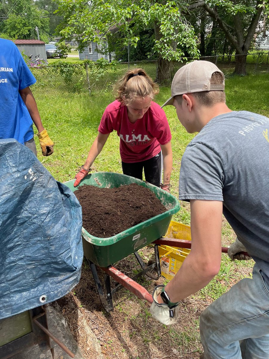AlmaScotsWSOC's tweet photo. MAKE IT 2!! Jackie Dietz participated in a different Alternative Break in Texas. She assisted in disaster recovery from Hurricane Harvey! This week she helped build a rain garden/ drainage system for an older lady whose house had major flooding since the hurricane! Way to go JD!! https://t.co/gT0PQBLD80