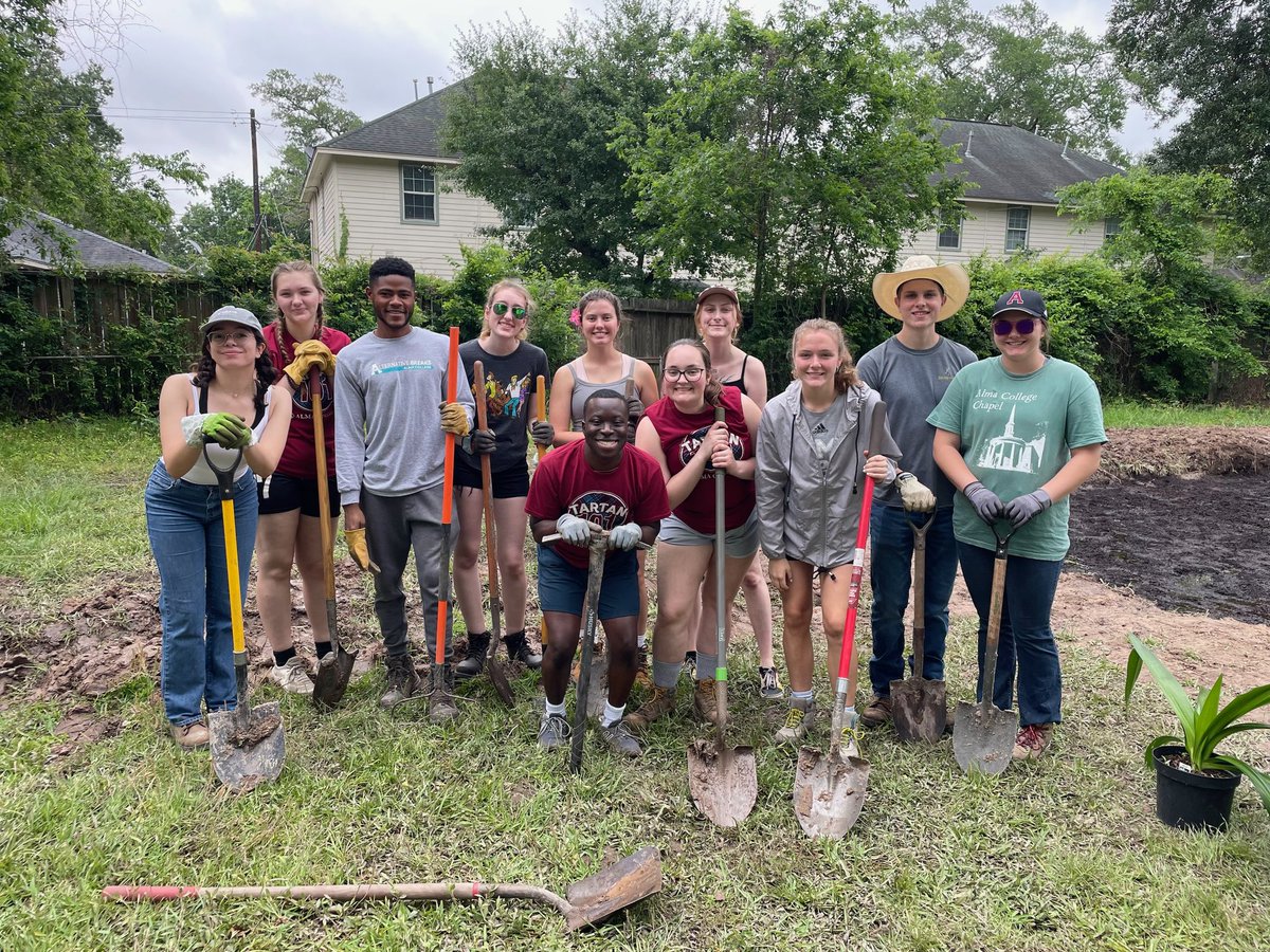 AlmaScotsWSOC's tweet photo. MAKE IT 2!! Jackie Dietz participated in a different Alternative Break in Texas. She assisted in disaster recovery from Hurricane Harvey! This week she helped build a rain garden/ drainage system for an older lady whose house had major flooding since the hurricane! Way to go JD!! https://t.co/gT0PQBLD80